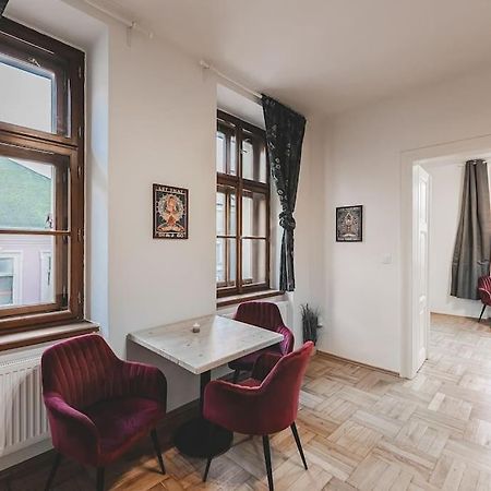 Carolina'S Yoga Apartment Hradec Králové Dış mekan fotoğraf