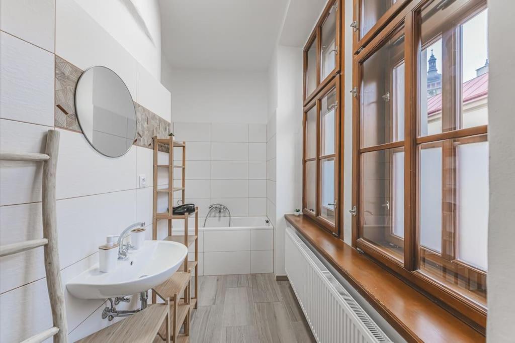 Carolina'S Yoga Apartment Hradec Králové Dış mekan fotoğraf