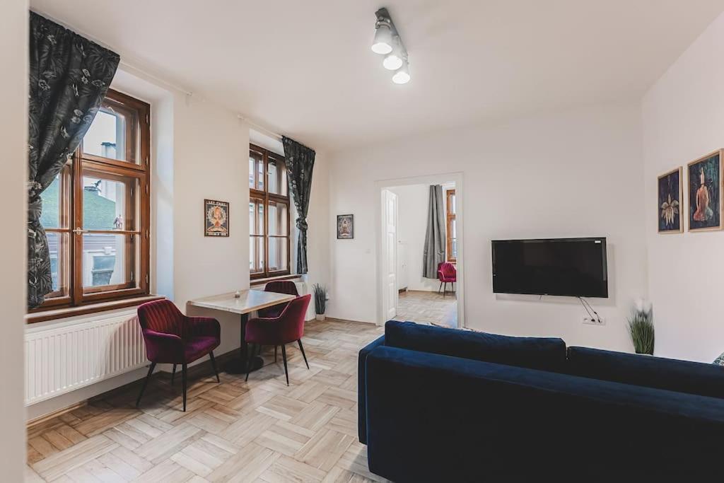 Carolina'S Yoga Apartment Hradec Králové Dış mekan fotoğraf