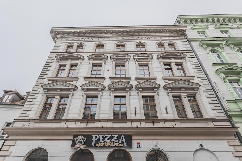 Carolina'S Yoga Apartment Hradec Králové Dış mekan fotoğraf
