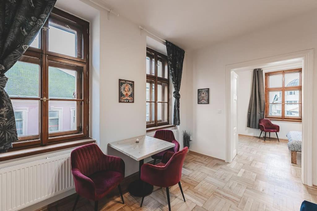 Carolina'S Yoga Apartment Hradec Králové Dış mekan fotoğraf