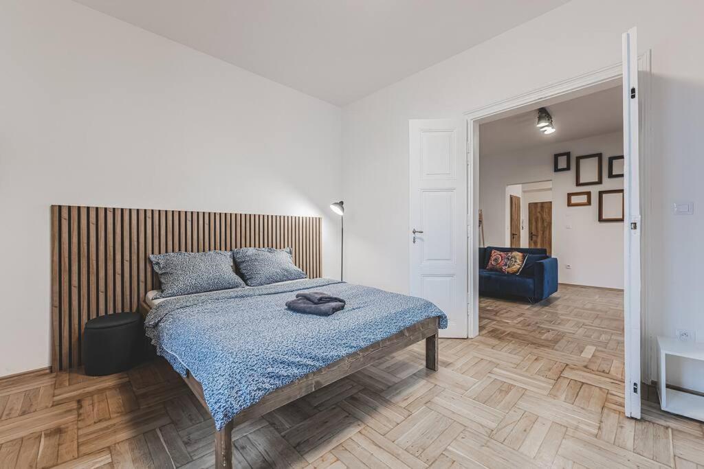 Carolina'S Yoga Apartment Hradec Králové Dış mekan fotoğraf